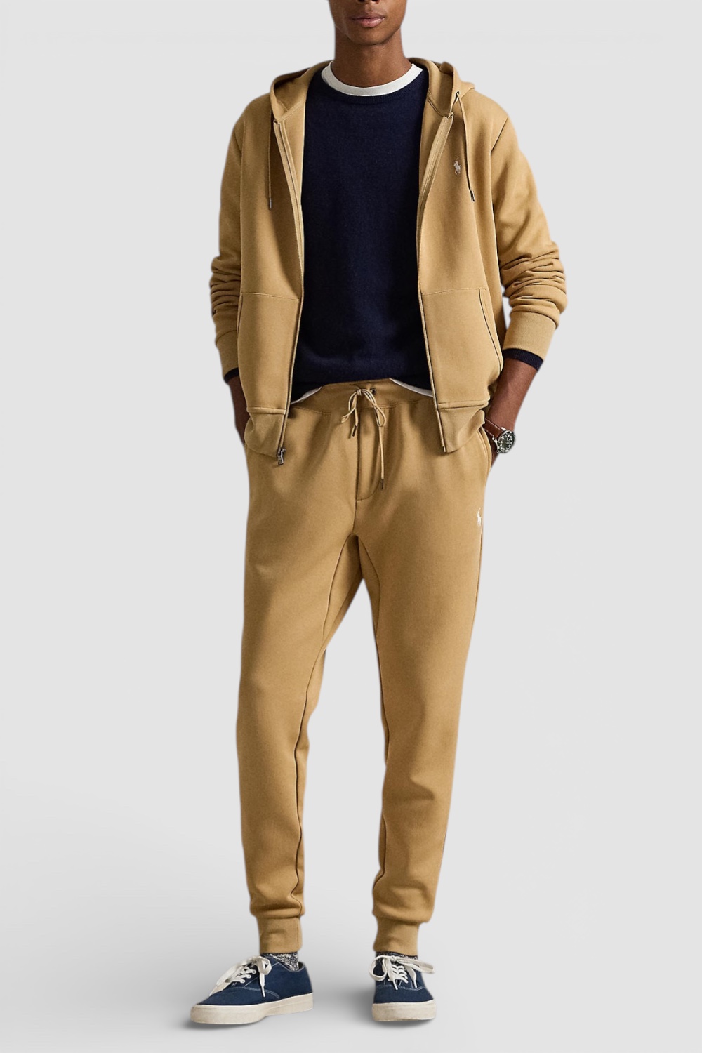 תמונת כל הלוק של מכנסי ג'וג סלים פיט